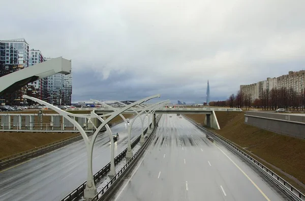 Gloomy Spring Evening View Expressway Pedestrian Bridge — Stock Photo, Image