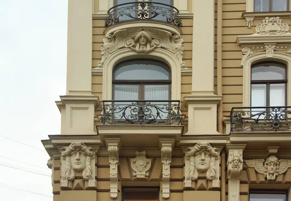 Fragment Fasaden Ett Bostadshus Stil Med Nationell Romantik Eller Art — Stockfoto