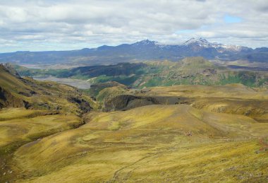 İzlanda 'da büyüleyici yaz yürüyüşü