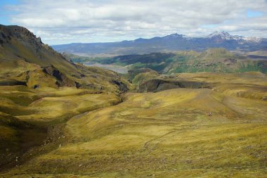 İzlanda 'da büyüleyici yaz yürüyüşü