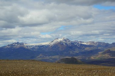 İzlanda 'da büyüleyici yaz yürüyüşü