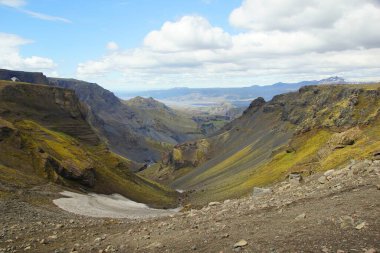 İzlanda 'da büyüleyici yaz yürüyüşü