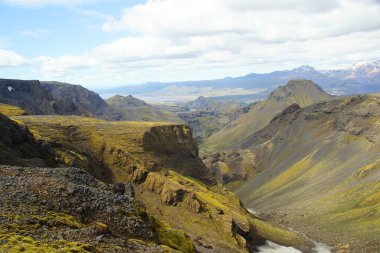 İzlanda 'da büyüleyici yaz yürüyüşü