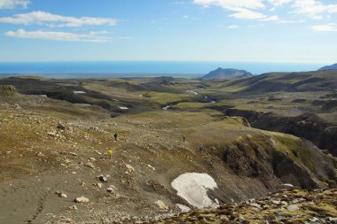 İzlanda 'da büyüleyici yaz yürüyüşü