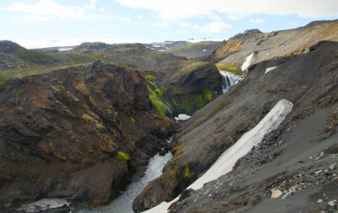 İzlanda 'da büyüleyici yaz yürüyüşü