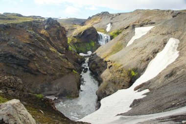 İzlanda 'da büyüleyici yaz yürüyüşü