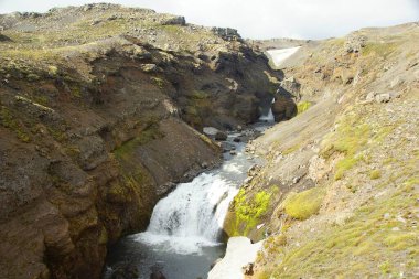 İzlanda 'da büyüleyici yaz yürüyüşü