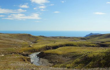 İzlanda 'da büyüleyici yaz yürüyüşü