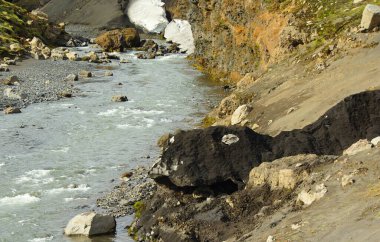 İzlanda 'da büyüleyici yaz yürüyüşü