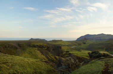 İzlanda 'da büyüleyici yaz yürüyüşü