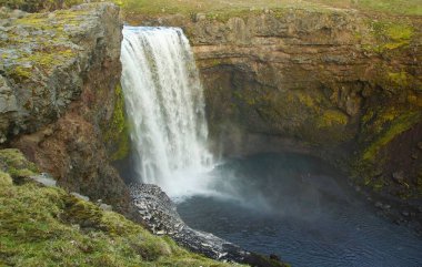 İzlanda 'da büyüleyici yaz yürüyüşü