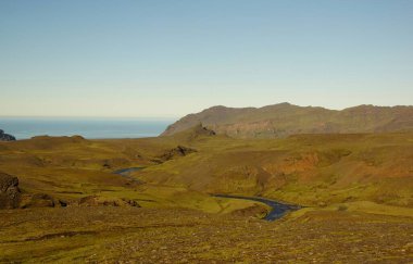 İzlanda 'da büyüleyici yaz yürüyüşü