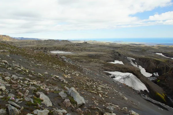 アイスランドの魅力的な夏のハイキング — ストック写真