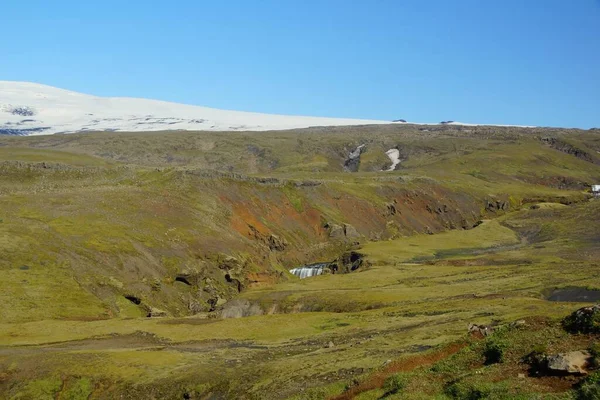 在冰岛一个迷人的夏季远足 在火山 冰川和瀑布的国度 是Skogau Falls Vic村海路的一部分 — 图库照片