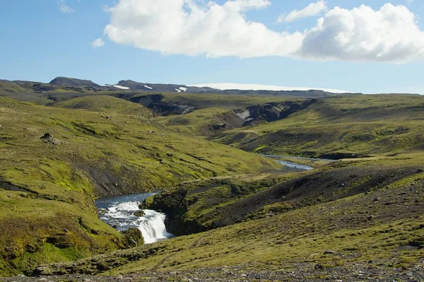 在冰岛一个迷人的夏季远足 在火山 冰川和瀑布的国度 是Skogau Falls Vic村海路的一部分 — 图库照片