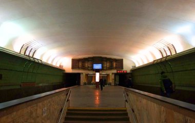 Minsk 'teki Kypalovskaya metro istasyonunun iç kısmı.