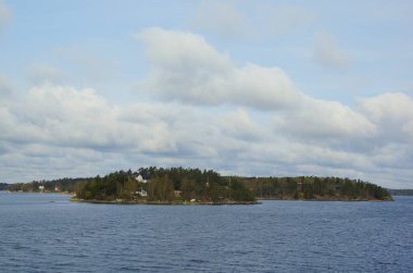 Serin bir bahar sabahı ve İsveç 'in başkentine feribot yolculuğu.