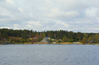 Serin bir bahar sabahı ve İsveç 'in başkentine feribot yolculuğu.
