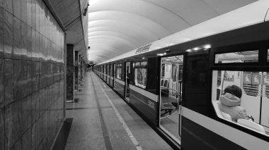 St. Petersburg 'daki Primorskaya metro istasyonunun bir parçası.