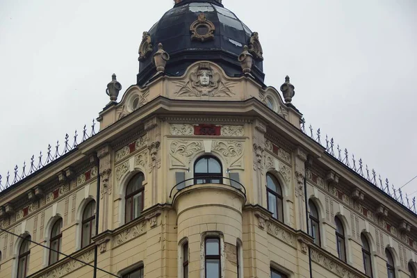 Fragment Van Gevel Met Deur Van Een Residentieel Gebouw Stijl — Stockfoto