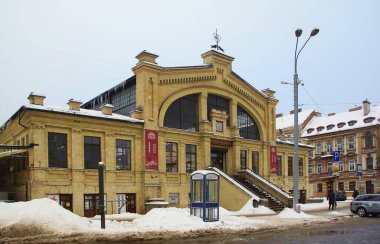 Vilnius 'taki eski marketin Art Nouveau cephesinin mimari tasarımının bir parçası.