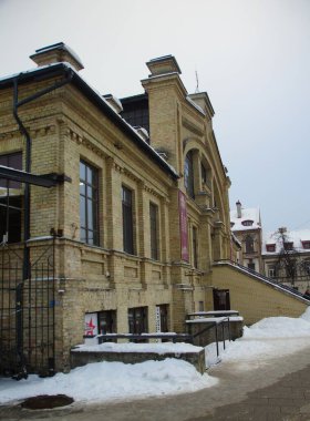 Vilnius 'taki eski marketin Art Nouveau cephesinin mimari tasarımının bir parçası.