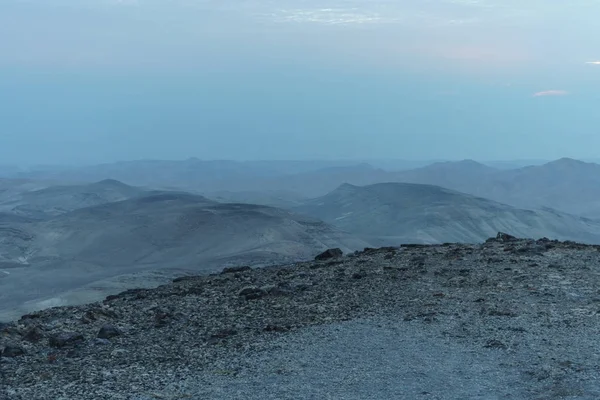 Mystic vista paesaggio blu mattina sul deserto negev judean in Israele — Foto Stock