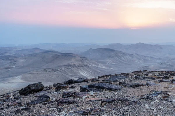 Alvorada mágica paisagem de luz solar do deserto judeano em Israel — Fotografia de Stock