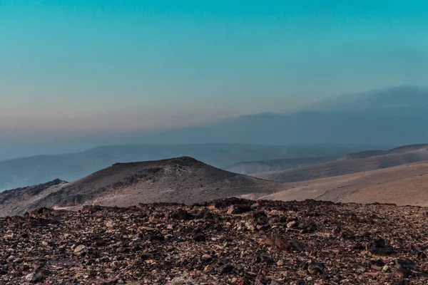 다채로운 아침 일출과 세 유대 사막 이스라엘 산의 풍경 — 스톡 사진
