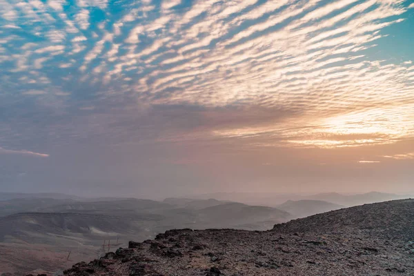 Färgglada landscspe av soluppgången och bergen i åldern judean öken Israel — Stockfoto