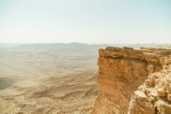 Israël désert du Néguev, cratère Ramon. Vue paysage sur le célèbre canyon — Photo