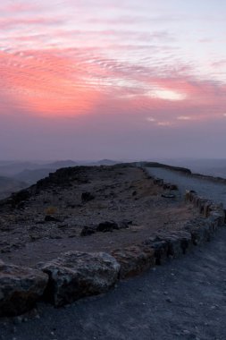 Sihirli judean desert İsrail üzerinde güzel gündoğumu dikey fotoğraf peyzaj