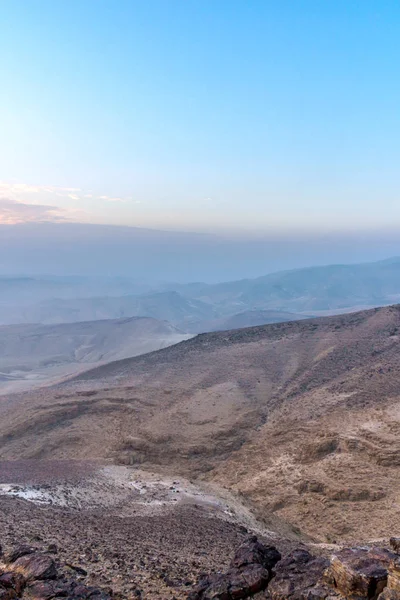 Musevi negev Çölü İsrail üzerinde dikey fotoğraf sihirli sabah ve güzel güneş ışığı