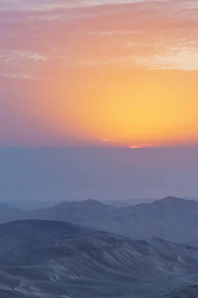 Vertical photo landscape of morning dawn nature and sunlight over judean desert in Israel — Stock Photo, Image