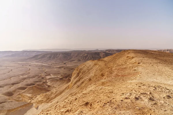 Pięknej przyrody Pustyni Judzkiej suche malowniczej Puszczy. Zewnątrz malowniczy krajobraz — Zdjęcie stockowe