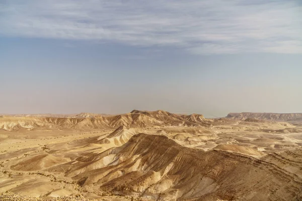 Hermosa naturaleza desértica en el desierto pintoresco judeano seco. Paisaje paisajístico exterior — Foto de Stock