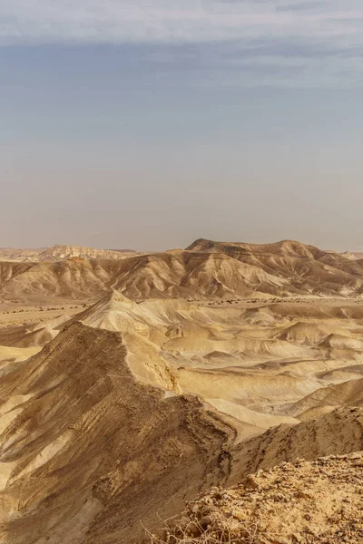 Pięknej przyrody Pustyni Judzkiej suche malowniczej Puszczy. Zewnątrz malowniczy krajobraz — Zdjęcie stockowe