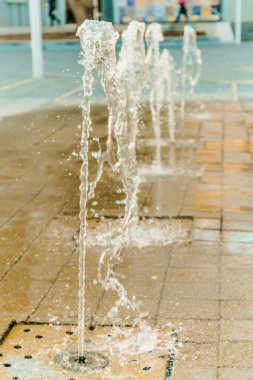 Dalga soyut su damla hareketli renkli arka planla.