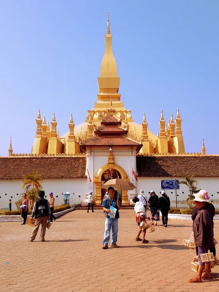 Vientiane, Laos-10 december 2013: onbekende lokale verkoper in — Stockfoto