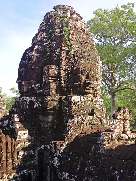 Socha Bayon Temple Angkor Thom, Kambodža. Starověké khmerské architektu — Stock fotografie