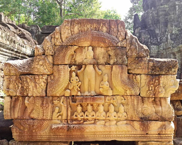 Basreliéf starověkého chrámu Ta Som v úžasné Angkor, Siem Reap — Stock fotografie