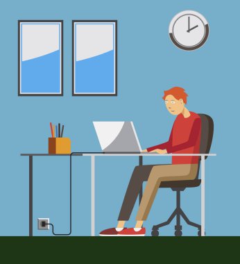 Arkasında bir masaüstü ofis çalışanı