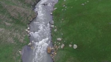 Dağlar, nehirler ve köyleri Svaneti, Gürcistan hava video