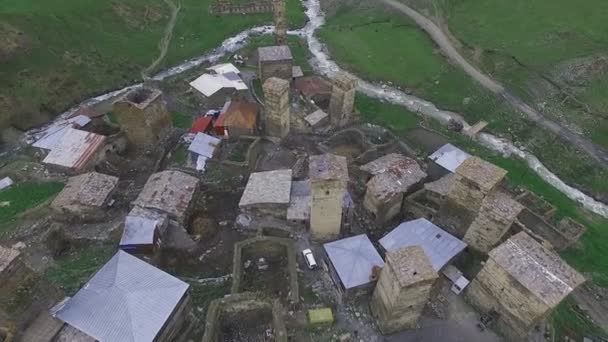 Flygfotografering över byn Ushguli, Georgien — Stockvideo