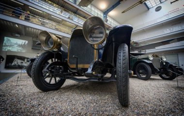 Prague, Çek Cumhuriyeti - Mayıs 2017: eski eski model araba, Ulusal Teknik Müzesi