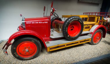 Prag, Çek Cumhuriyeti - Mayıs 2017: Eski itfaiye arabası Prag, Çek republik Ulusal Teknik Müzesi'nde