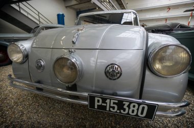 Prague, Çek Cumhuriyeti - 2017:Tatra 87, 1947 yılı, Prag, Çek republik Ulusal Teknik Müzesi'nde olabilir