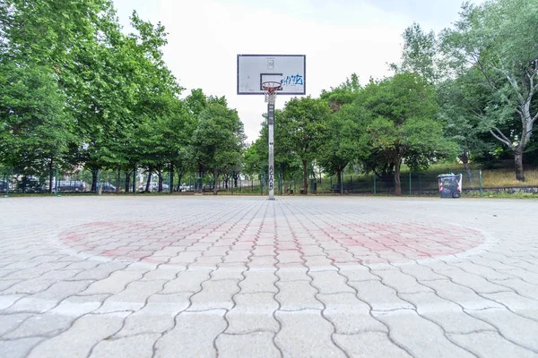 Quadra de basquete rua — Fotografia de Stock