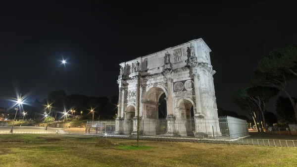 Itálie Řím Piazza Del Colosseo Červen 2016 Konstantinův Oblouk Noci — Stock fotografie