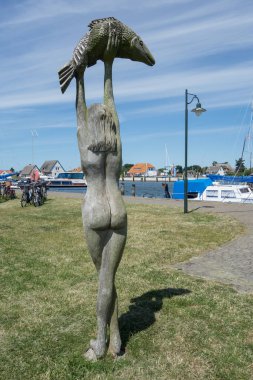 Saklı Ada Limanı 'ndaki Ahşap Heykel